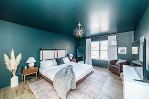 5 Schlafzimmer, Schreibtisch, Reisekinderbett, WLAN