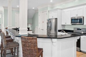Fridge, microwave, oven, stovetop - Reel Time  6 BD St George Island, FL Vacation Re (St. George Island)