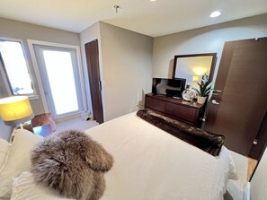 3 bedrooms, desk, iron/ironing board, free WiFi