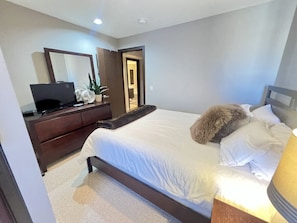 3 chambres, bureau, fer et planche à repasser, accès au Wi-Fi (inclus)
