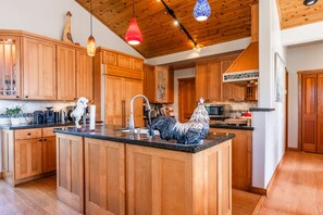 冰箱、微波炉、烤箱、炉灶