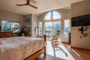 3 makuuhuonetta, silitysrauta/-lauta, ilmainen Wi-Fi, vuodevaatteet