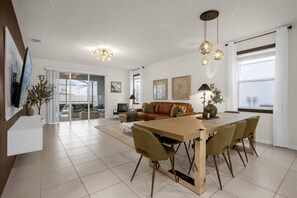 Interior - 7 Bedrooms/5.5 Bathrooms/ Windsor Island (3433 LW) (Davenport)