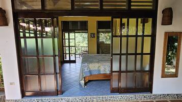 3 chambres, coffres-forts dans les chambres, bureau, Wi-Fi gratuit