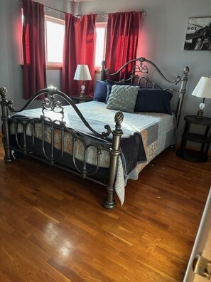 3 bedrooms, desk, free WiFi, bed sheets