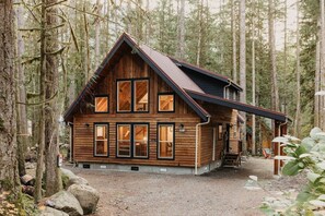 Exterior - 39GS - Hot Tub - Wi-Fi - Pets OK by RedAwning (Glacier)