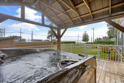 Island paradise oceanview estate Beautifully Landscaped Oceanfront property