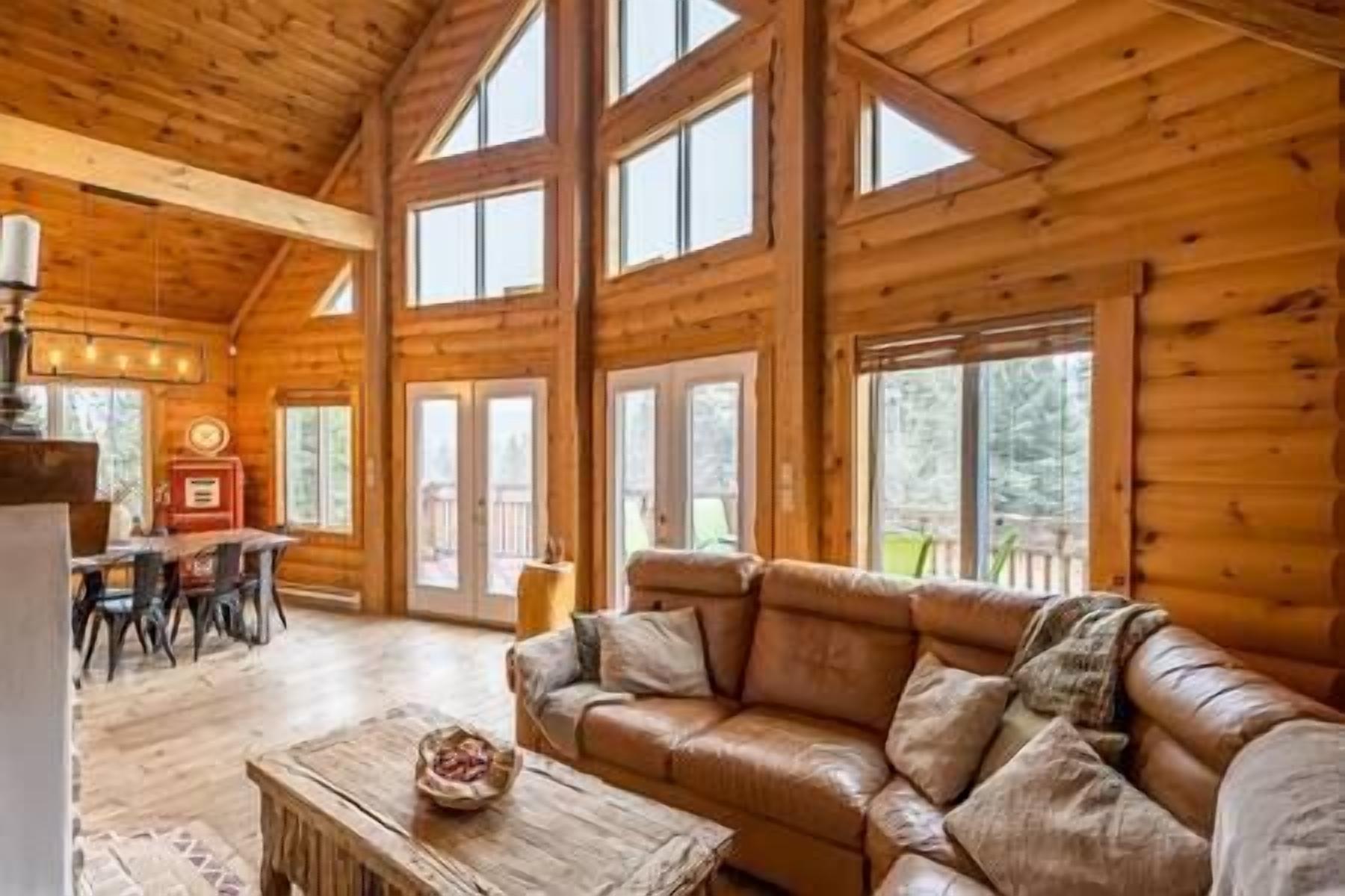 Fernseher, Kamin, DVD-Player, Tischfußball