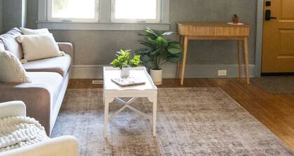 Elegant townhome with a Hot Tub for couples and small families - Lancaster City