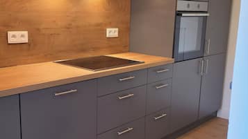 Kühlschrank, Ofen, Herdplatte, Geschirrspüler