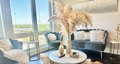 Modern Midtown Getaway Near Stadium & Dining