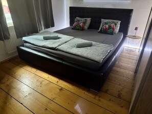 3 bedrooms, desk, iron/ironing board, free WiFi - Apartment Flamingo (Hlavní město Praha)