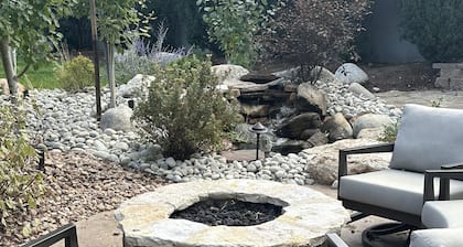 Kick back and relaxing luxury home, calm western space near the Broadmoor.