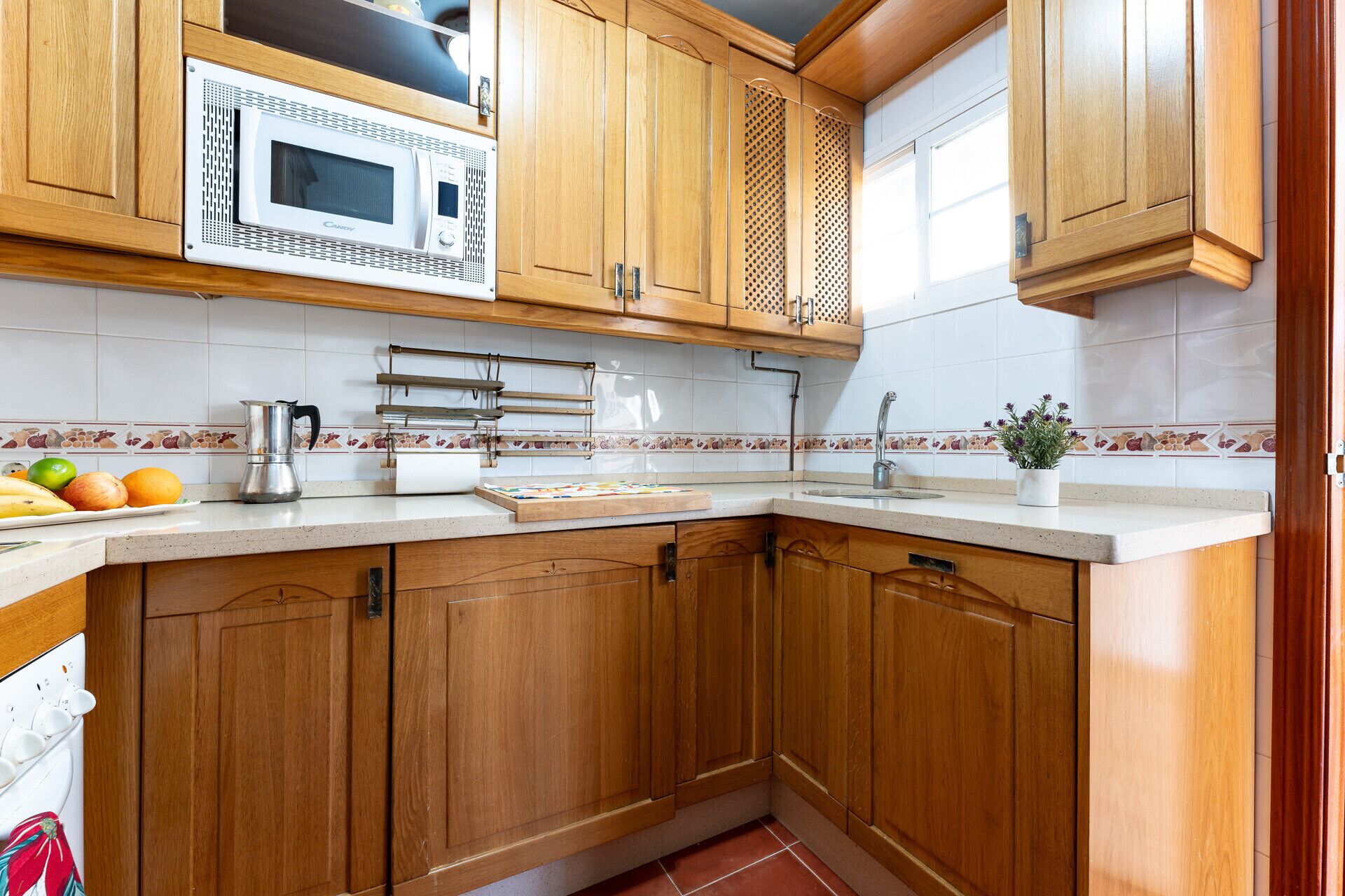 Fridge, microwave, dishwasher, coffee/tea maker