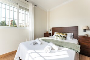2 habitaciones, tabla de planchar con plancha y wifi gratis 