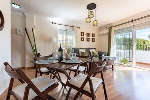 Dining - MalagaSuite Costa del Sol Vibes (Torremolinos)