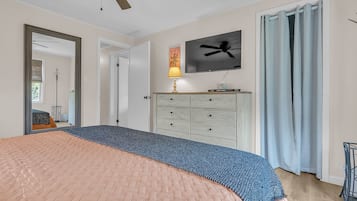 3 habitaciones, tabla de planchar con plancha y cuna de viaje