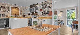 Pets Welcome! Steps to the water on Bogue Sound!