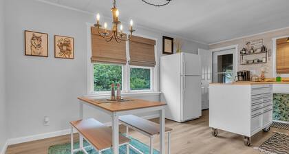 Pets Welcome! Steps to the water on Bogue Sound!