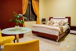 Deluxe Double Room, 1 Bedroom, Garden View | Iron/ironing board, free WiFi - Ekefaru Inn (Viligili)