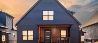 Themed new 7 bdrm home w/ lake views, hot tub, fireplace, fire pit, & game room