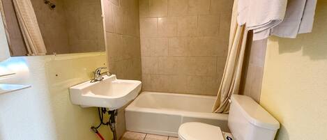 Basic Room | Bathroom