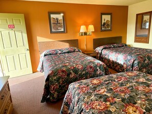 Free WiFi, bed sheets - Dickens Country Stays (Dickens)