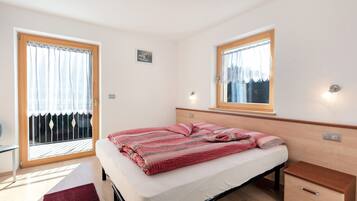 1 bedroom, free WiFi, bed sheets