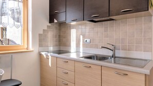 A kitchen with a window, a sink, and cabinets. - Farmhouse 'Innerjerberhof Sunnseit' with Mountain View, Shared Terrace and Wi-Fi (Laurein)