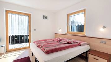 1 bedroom, free WiFi, bed sheets