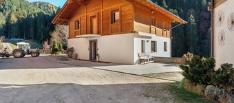 Farmhouse 'Innerjerberhof Neiderseit' with Mountain View, Shared Terrace and Wi-Fi