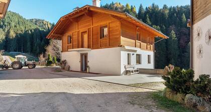 Farmhouse 'Innerjerberhof Neiderseit' with Mountain View, Shared Terrace and Wi-Fi