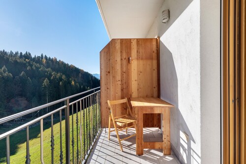 Farmhouse 'Innerjerberhof Neiderseit' with Mountain View, Shared Terrace and Wi-Fi