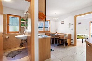 Interior - Farmhouse 'Innerjerberhof Neiderseit' with Mountain View, Shared Terrace and Wi-Fi (Laurein)