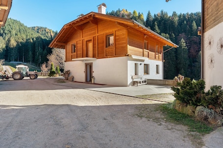 Exterior. Farmhouse 'Innerjerberhof Neiderseit' with Mountain View, Shared Terrace and Wi-Fi
