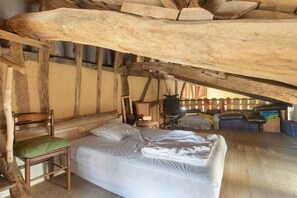 A rustic room with a bed, a chair, and a desk. - Country House "Domaine Baraque" with Mountain View, Wi-Fi, and Air Conditioning (Pouillon)