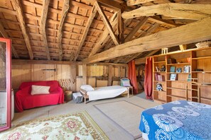 Unclassified image, 3 of 31, button - Country House "Domaine Baraque" with Mountain View, Wi-Fi, and Air Conditioning (Pouillon)