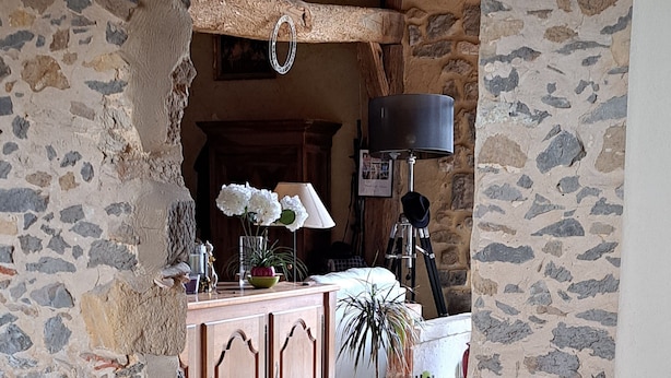 A stone-walled room with a wooden cabinet, a tripod, and a cart. - Country House "Domaine Baraque" with Mountain View, Wi-Fi, and Air Conditioning (Pouillon)
