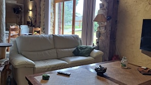 A cozy living room with a sofa, a coffee table, and a TV. - Country House "Domaine Baraque" with Mountain View, Wi-Fi, and Air Conditioning (Pouillon)