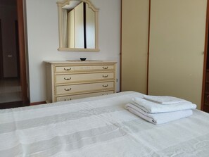 3 bedrooms, iron/ironing board, WiFi, bed sheets - Apartment in residence (Perugia)