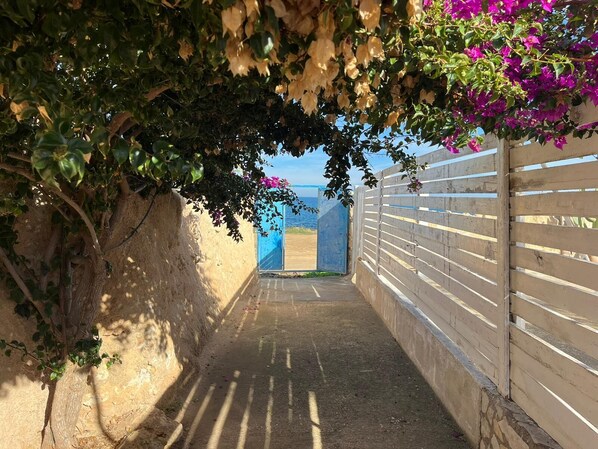 Property grounds - Studio Apartment 'La Porta Sul Mare' with Private Terrace, Wi-Fi and Air Conditioning (Mola di Bari)