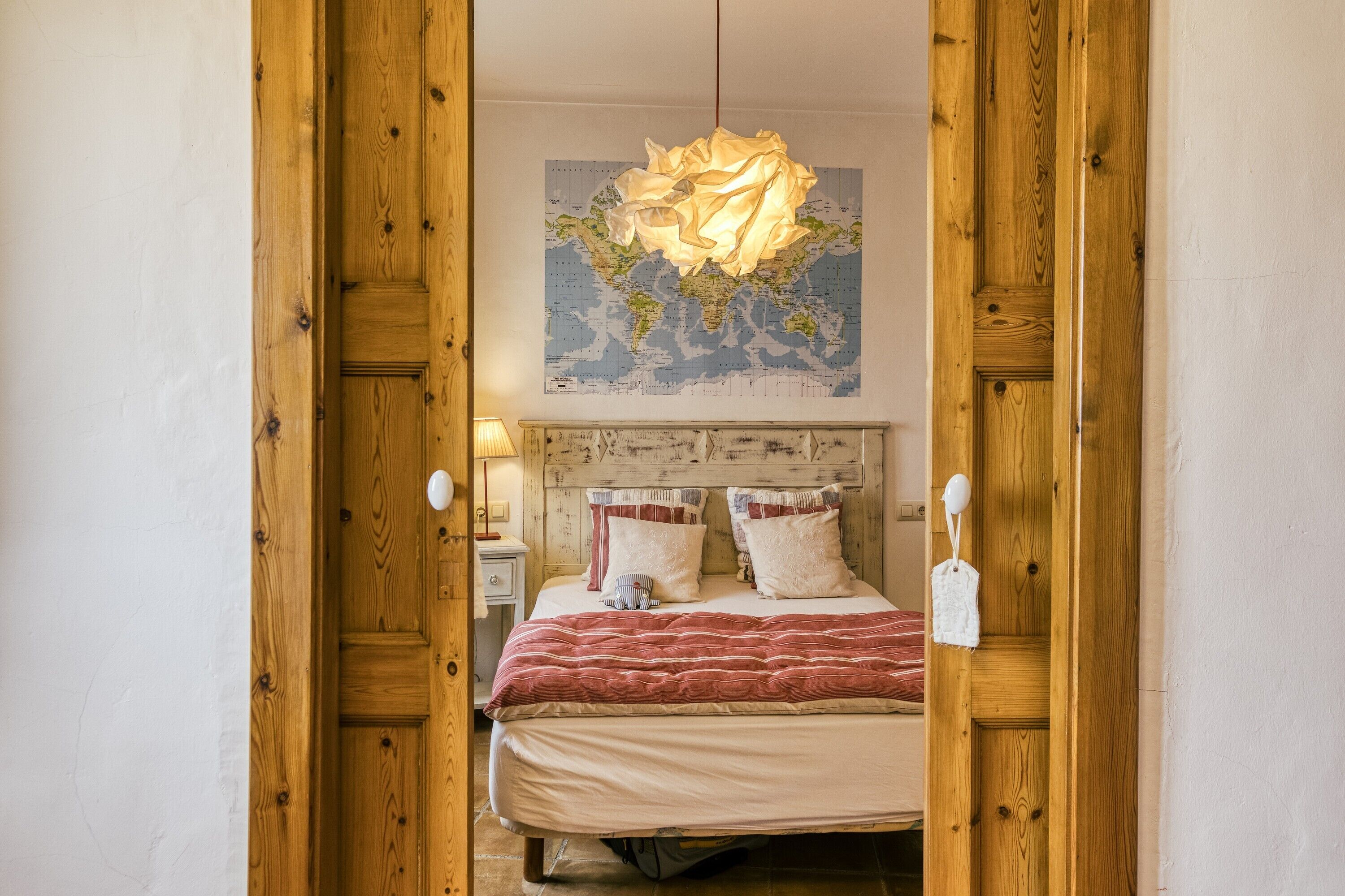 3 slaapkamers, een strijkplank/strijkijzer, gratis wifi, beddengoed