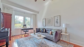 TV, offices - Entire unshared cozy house for your entire family (Toronto)