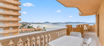 Apartamento 'Castillo De Mar F2 Torre Norte 5a' con vistas al mar, piscina compartida y Wi-Fi