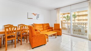 A living room with a sofa, chairs, a coffee table, and a dining table. - Apartment 'Castillo De Mar F3 Torre Sur 2a' with Sea View, Shared Pool and Wi-Fi (La Manga del Mar Menor)