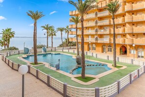 Pool - Apartment 'Castillo De Mar F3 Torre Sur 1b' with Sea View, Shared Pool and Wi-Fi (La Manga del Mar Menor)