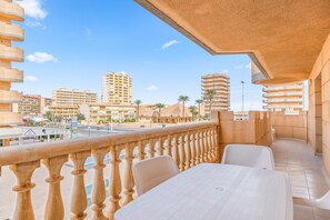 Property grounds - Apartment 'Castillo De Mar F3 Torre Sur 1b' with Sea View, Shared Pool and Wi-Fi (La Manga del Mar Menor)