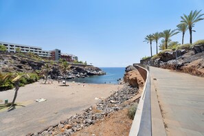 På stranden