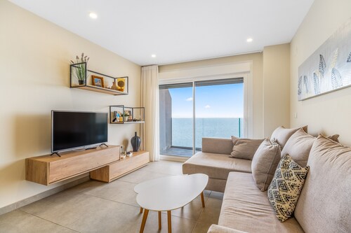 Apartment 'Playa Principe Esc 10' with Sea View, Wi-Fi and Air Conditioning