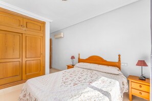 Een strijkplank/strijkijzer, gratis wifi, beddengoed